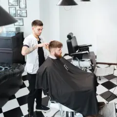 Tani fryzjer męski w Warszawie: gdzie zaoszczędzisz na strzyżeniu