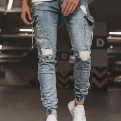 Niebieskie spodnie męskie: 7 stylizacji na każdą okazję