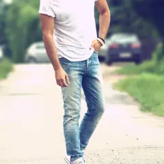 Stylizacje z Converse – jak ubrać się modnie i oryginalnie w miejskim stylu
