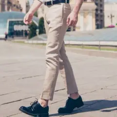 Jasne spodnie męskie stylizacje: Modne zestawy, które Cię zaskoczą