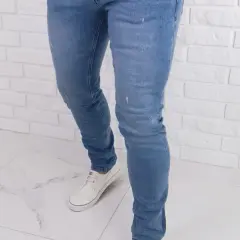 Jasne jeansy stylizacje męskie: Modowe hity, które odmienią twój styl