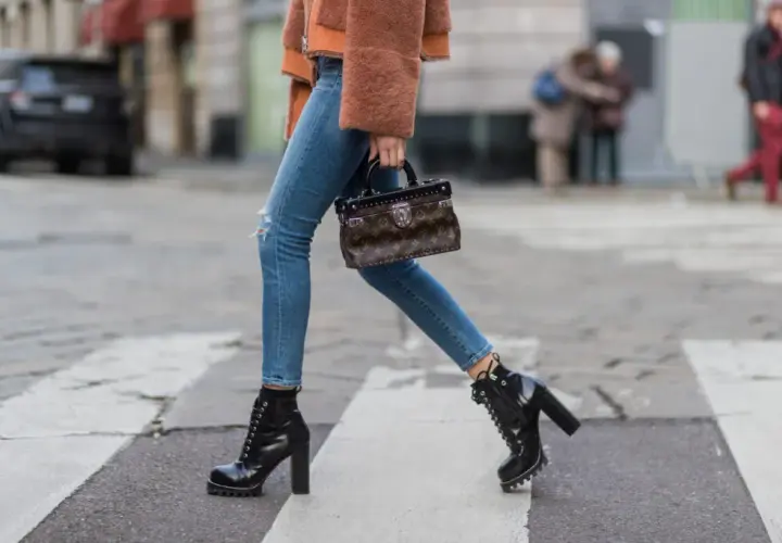 Dżinsy skinny: Czym są i jak nosić te obcisłe spodnie?