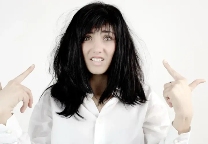 Bad hair day? Poznaj skuteczne sposoby na niesforne włosy
