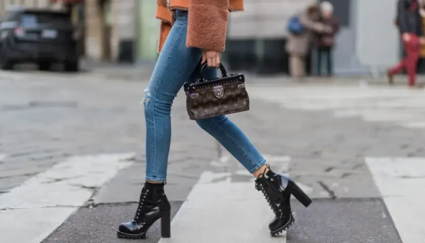 Dżinsy skinny: Czym są i jak nosić te obcisłe spodnie?