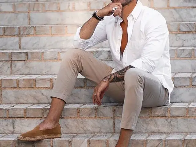 Modne espadryle męskie: Rewolucyjne stylizacje, które zachwyca każdego