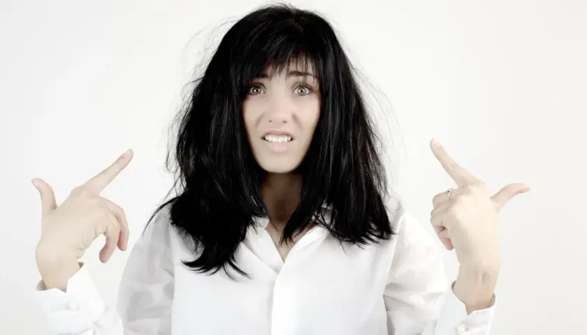 Bad hair day? Poznaj skuteczne sposoby na niesforne włosy
