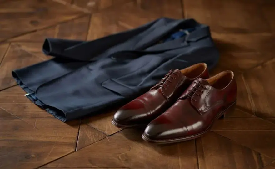 Modne bordowe buty męskie: zaskakujące stylizacje, które pokochasz