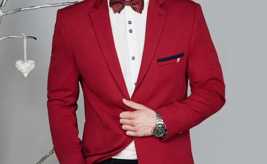 Modne stylizacje na święta dla mężczyzn. Unikaj wpadek i bądź elegancki!
