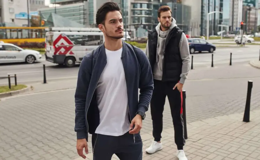 Stylizacje młodzieżowe męskie: Rewolucyjne trendy, które zawstydzą nudę