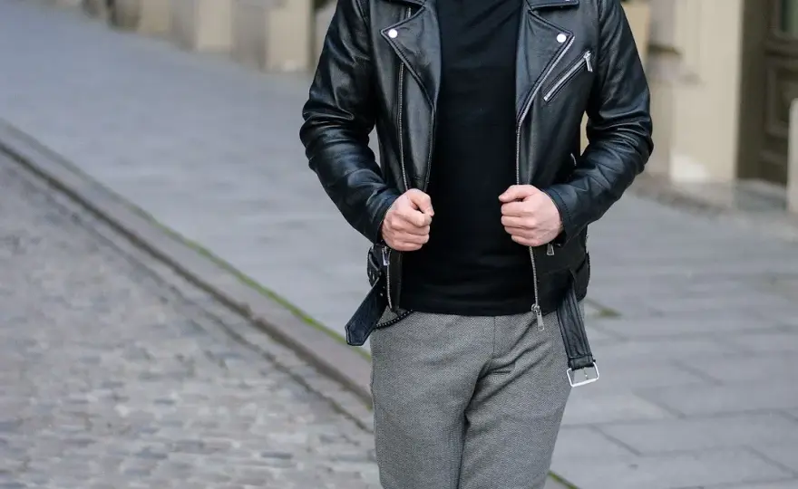 Czarne stylizacje męskie: Odważ się być eleganckim w każdej sytuacji